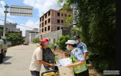 <b>大只500注册开户广西平南县交警确保摩托车驾驶</b>